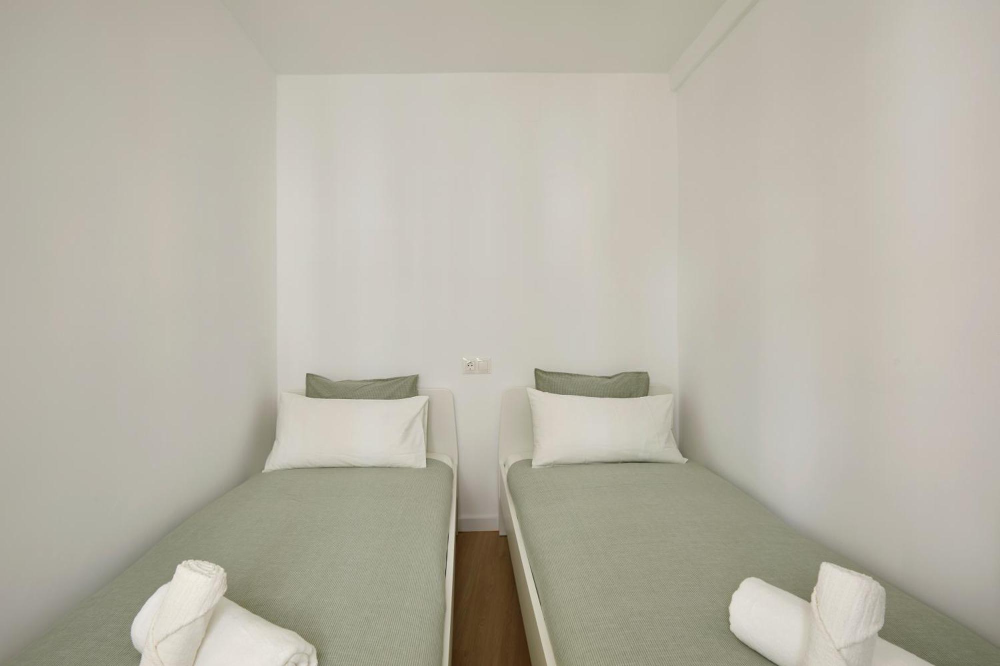 17 Nice Apartment Next To El Molino Barcelone Extérieur photo