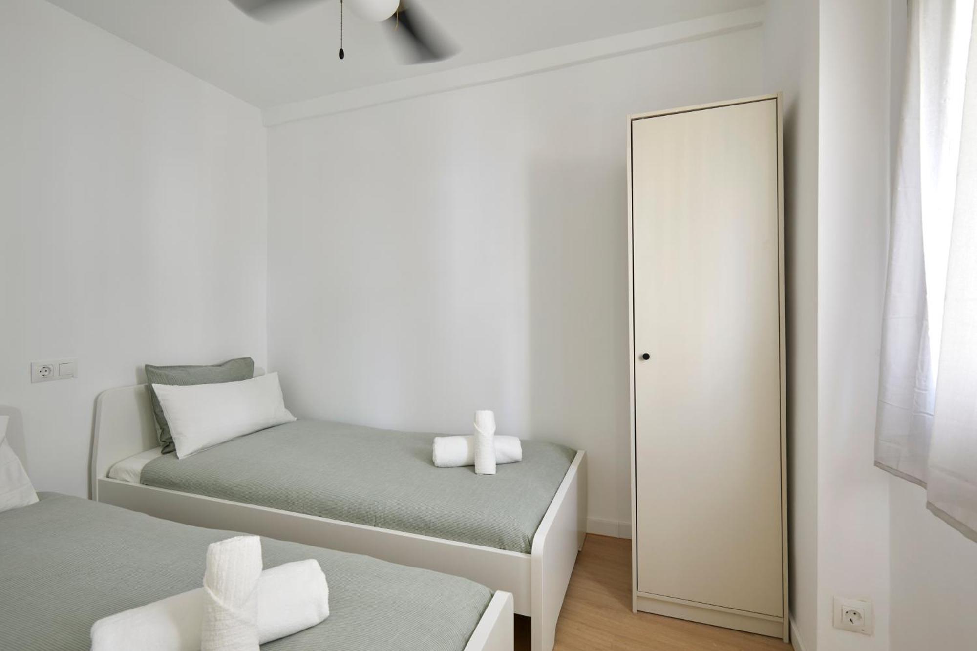 17 Nice Apartment Next To El Molino Barcelone Extérieur photo